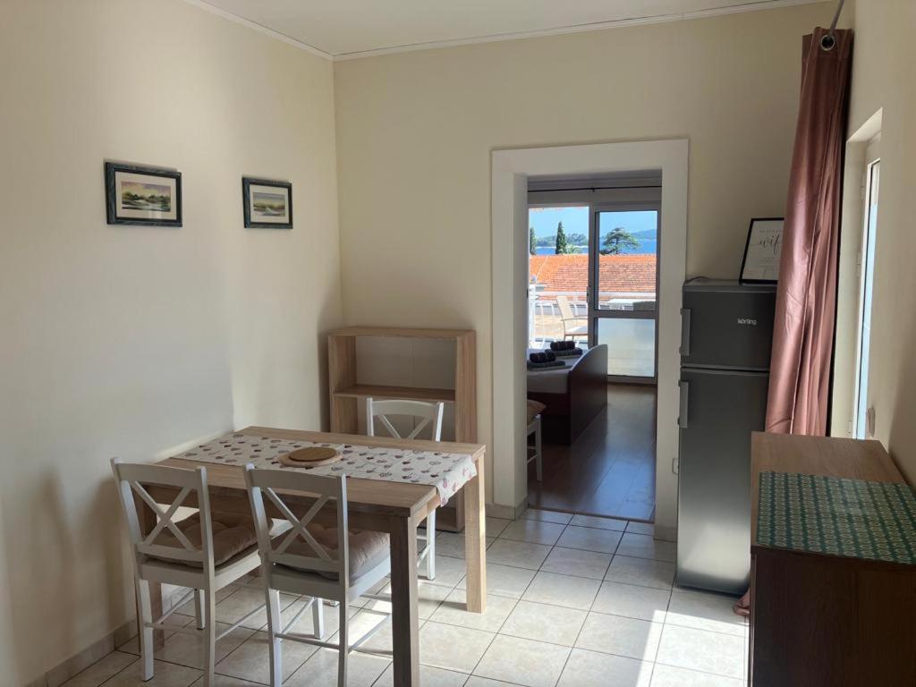 Apartmani Fani 2 Min Walking From Sea 오레비츠 외부 사진