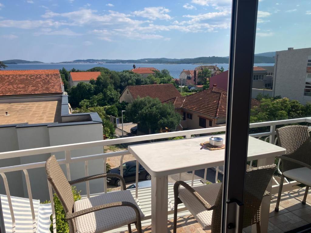 Apartmani Fani 2 Min Walking From Sea 오레비츠 외부 사진