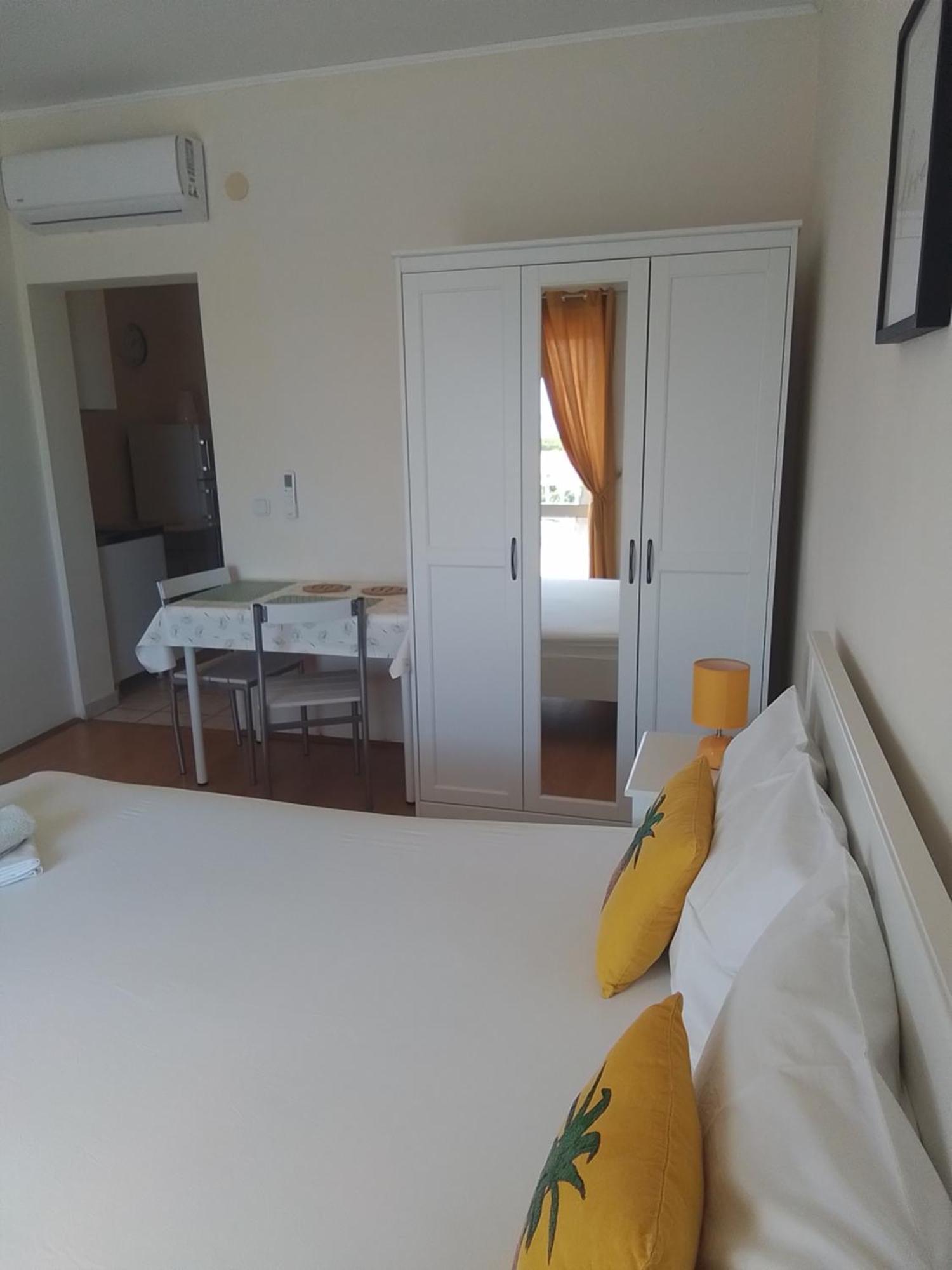 Apartmani Fani 2 Min Walking From Sea 오레비츠 외부 사진