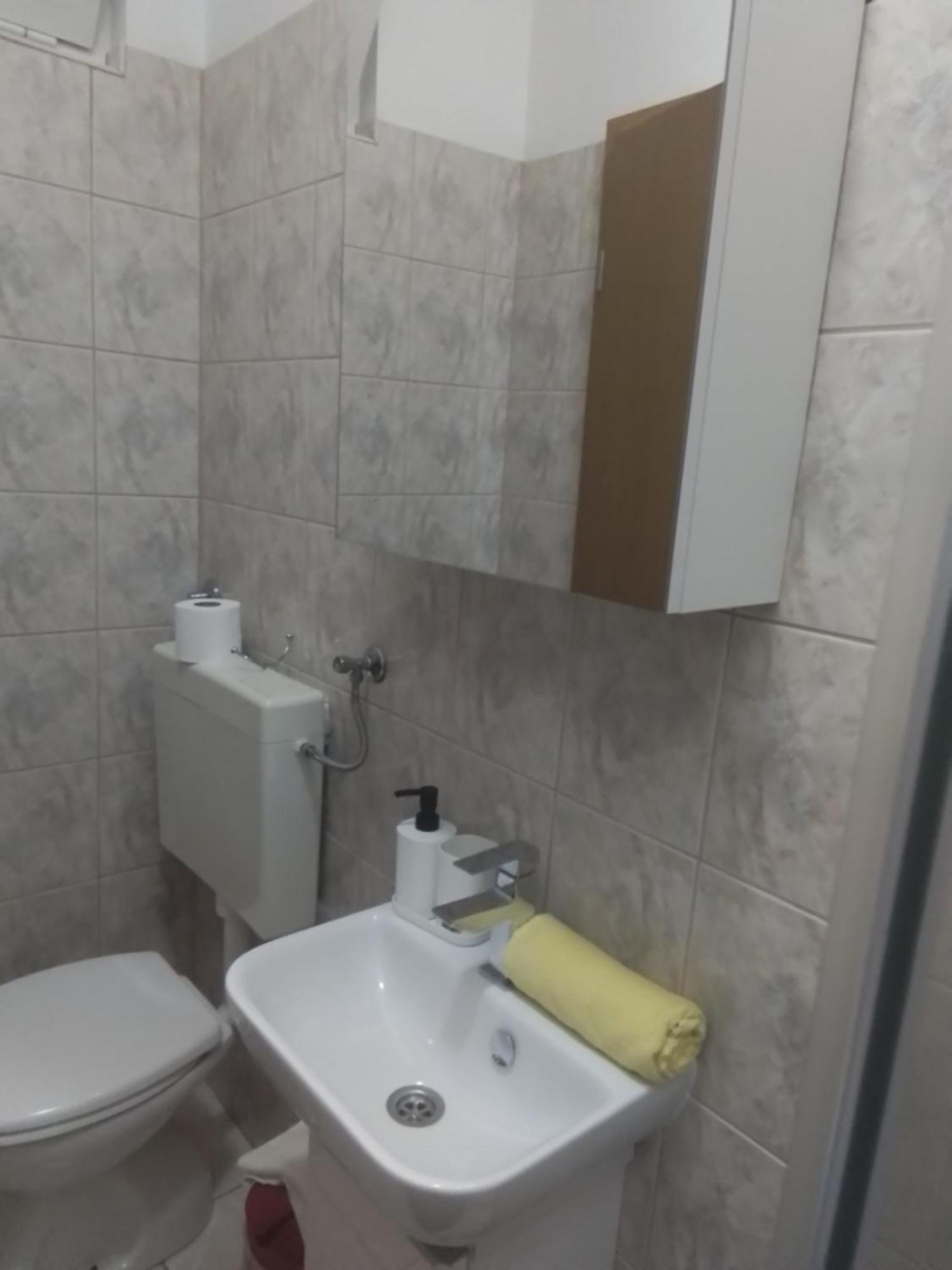 Apartmani Fani 2 Min Walking From Sea 오레비츠 외부 사진