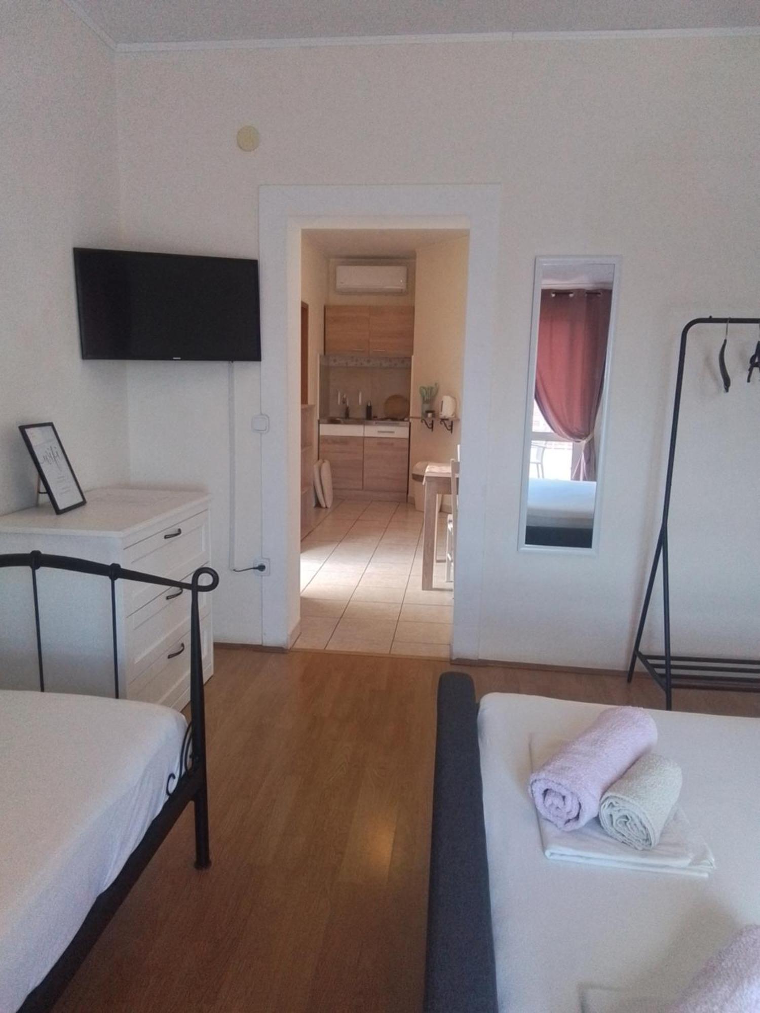 Apartmani Fani 2 Min Walking From Sea 오레비츠 외부 사진