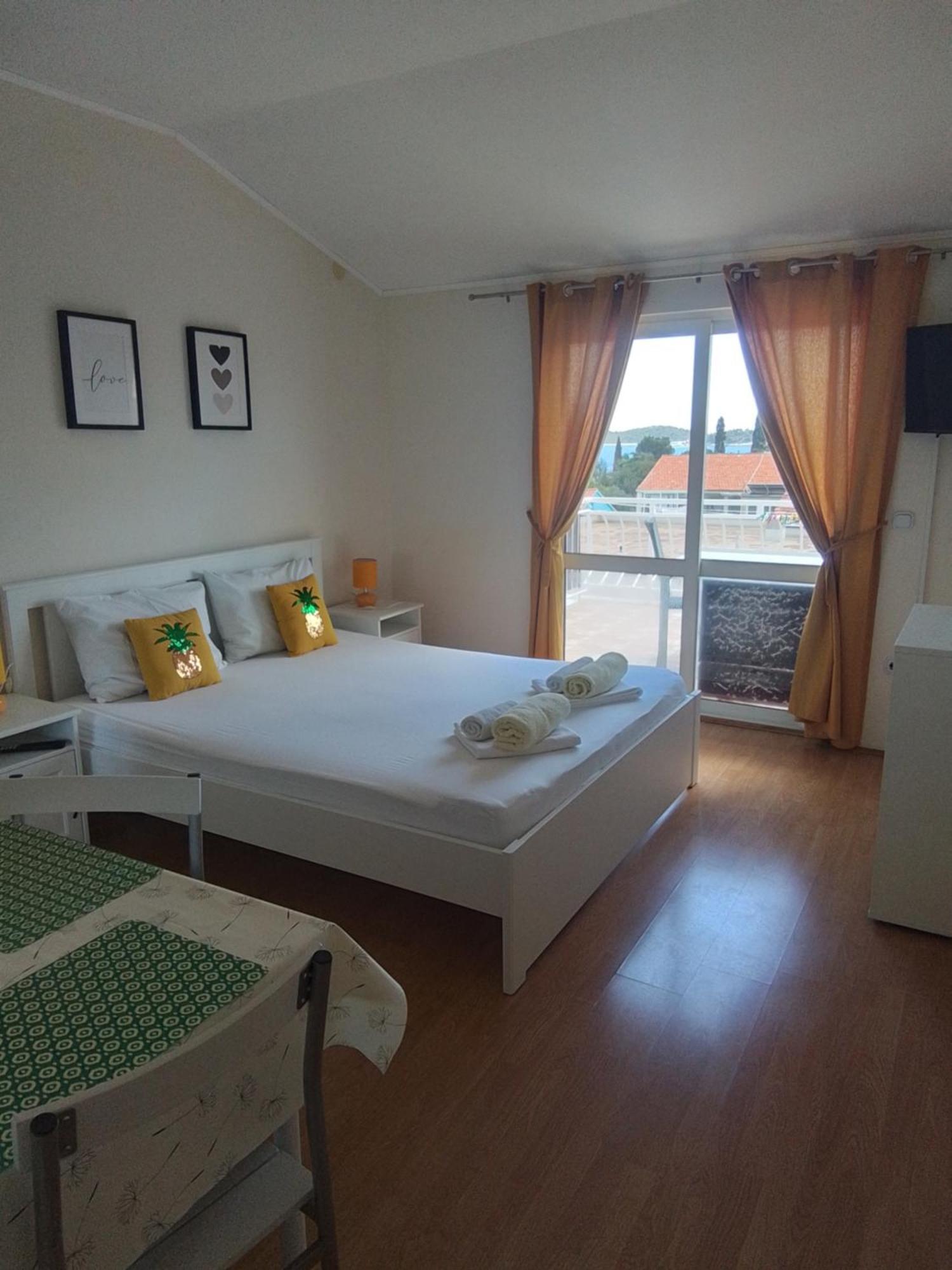 Apartmani Fani 2 Min Walking From Sea 오레비츠 외부 사진