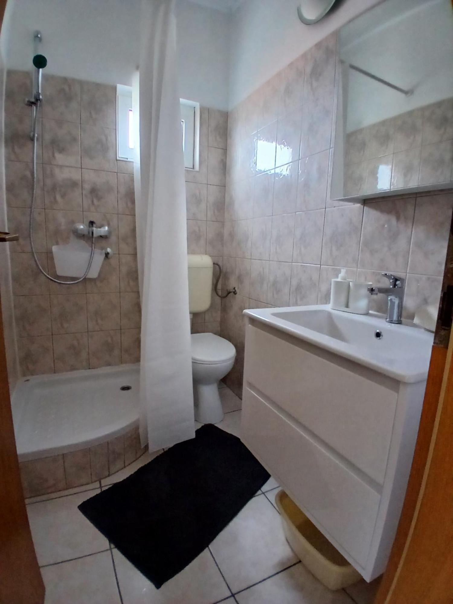 Apartmani Fani 2 Min Walking From Sea 오레비츠 외부 사진