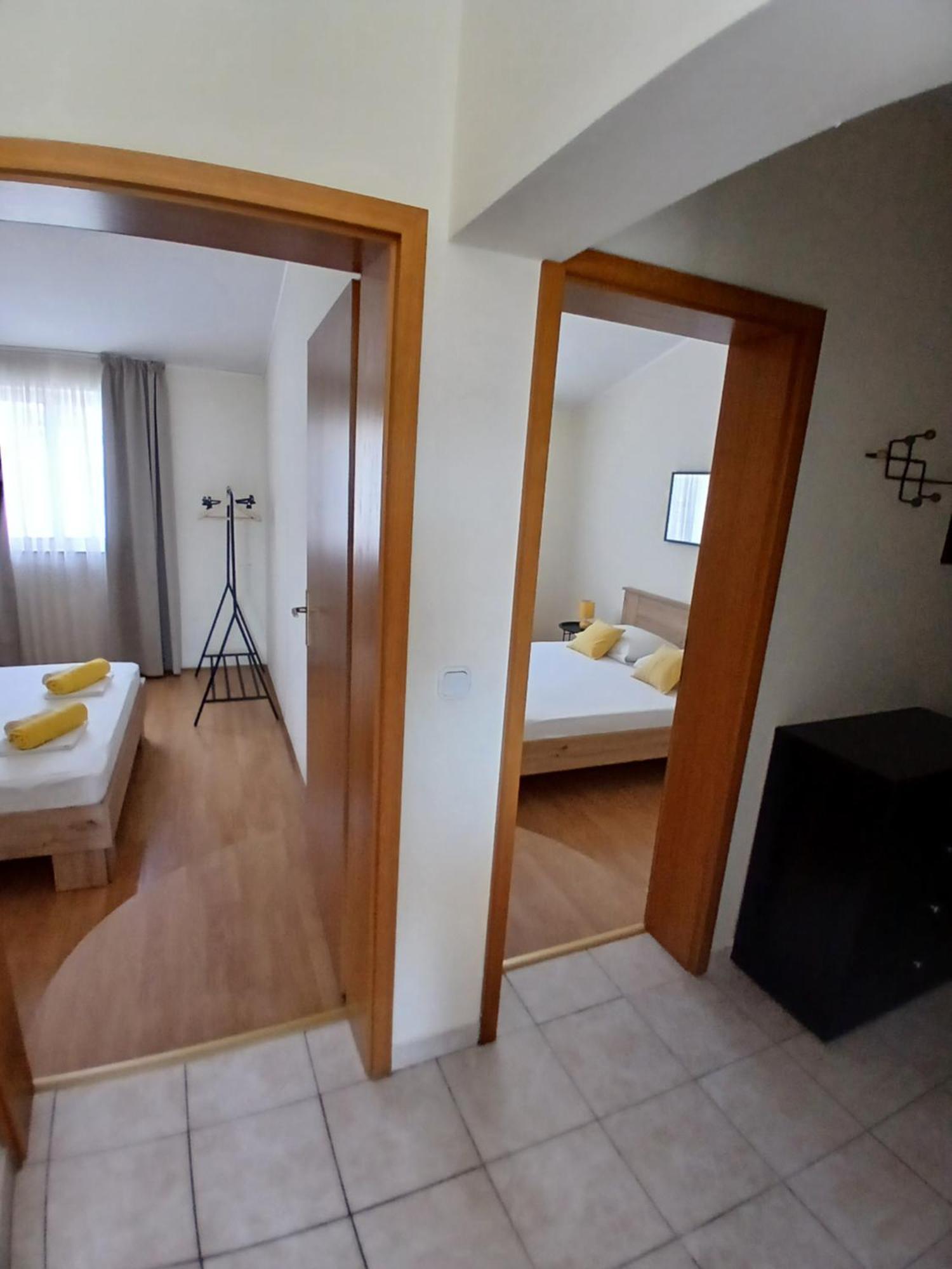 Apartmani Fani 2 Min Walking From Sea 오레비츠 외부 사진