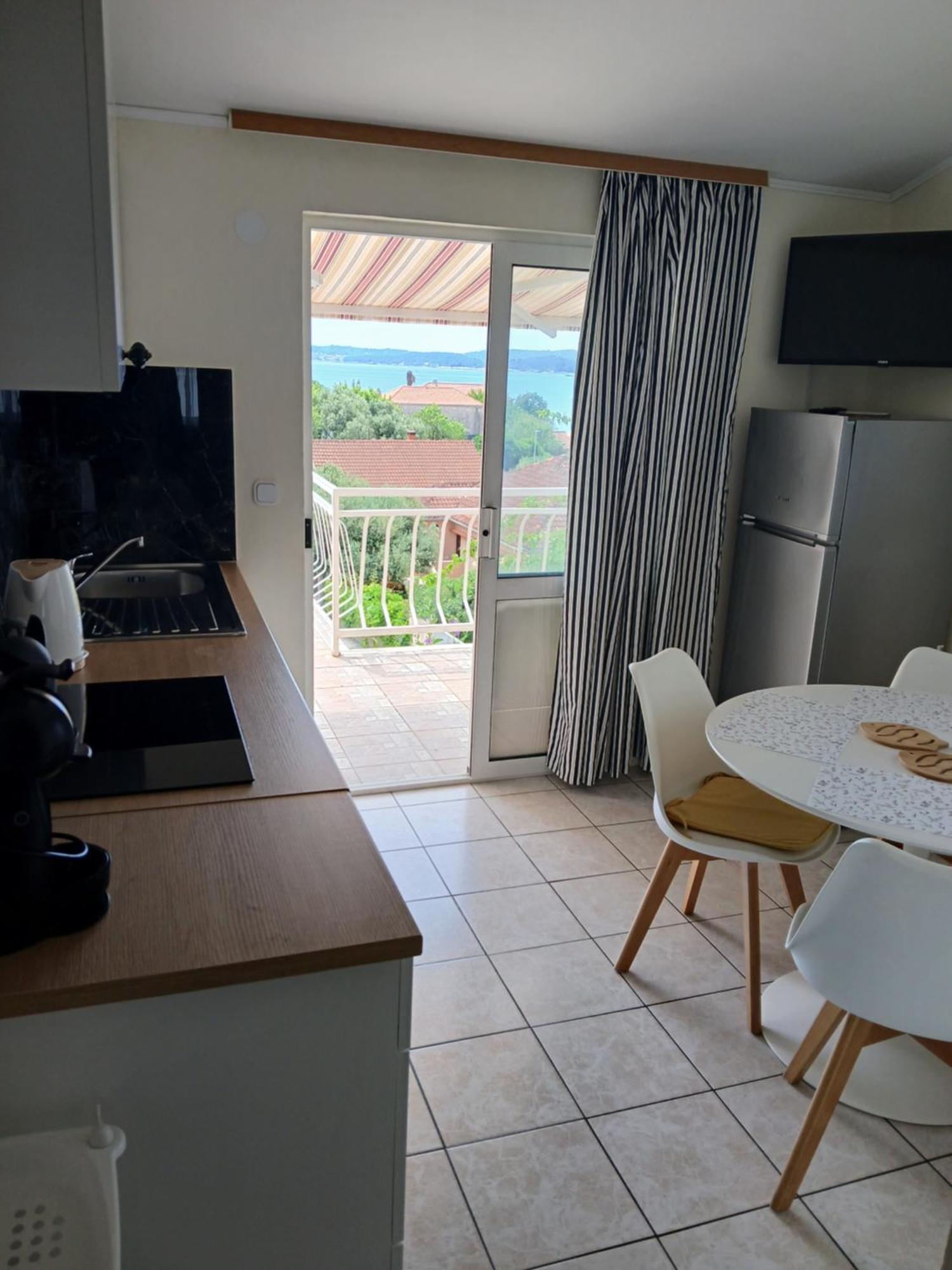 Apartmani Fani 2 Min Walking From Sea 오레비츠 외부 사진