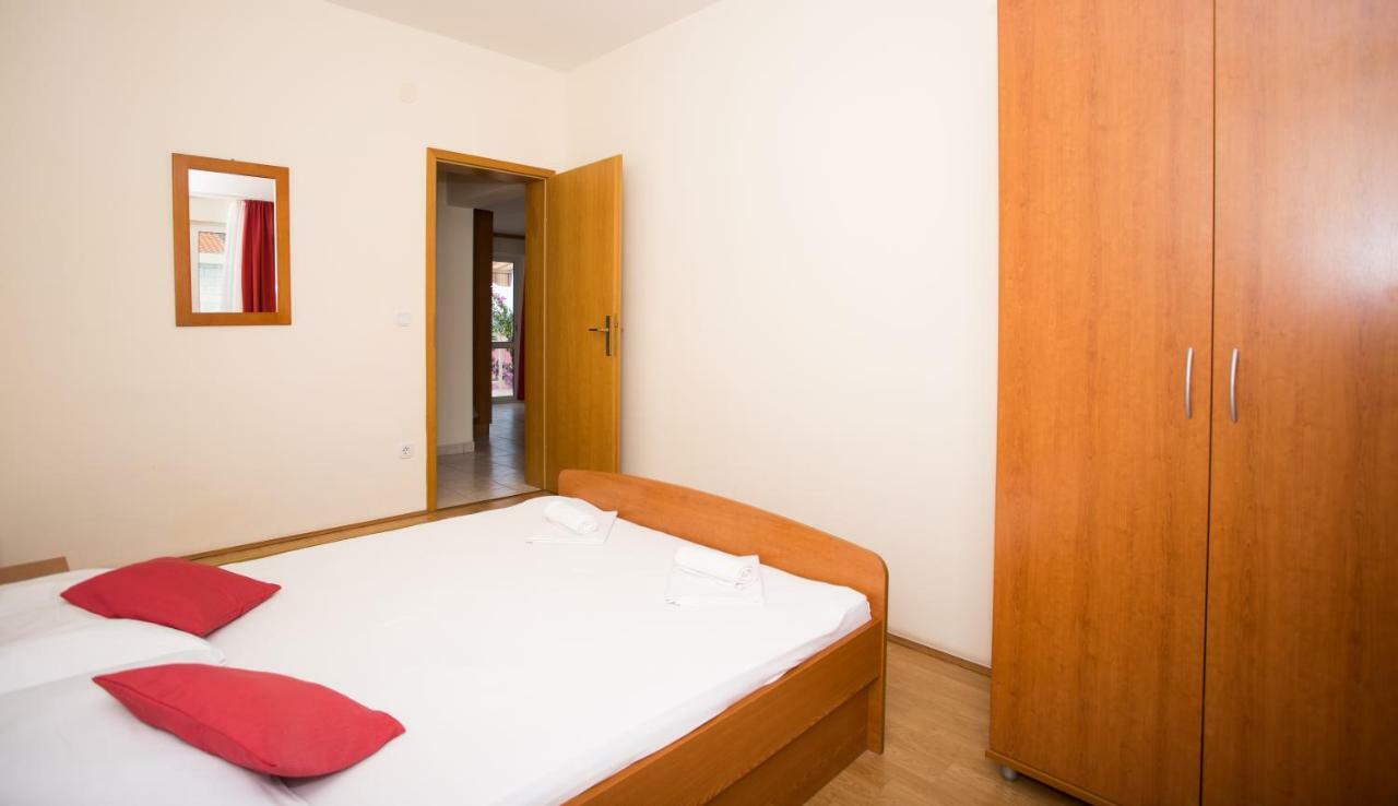 Apartmani Fani 2 Min Walking From Sea 오레비츠 외부 사진