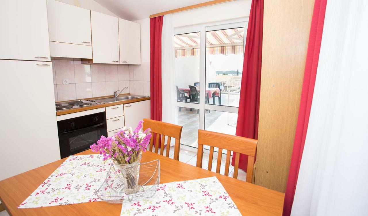 Apartmani Fani 2 Min Walking From Sea 오레비츠 외부 사진